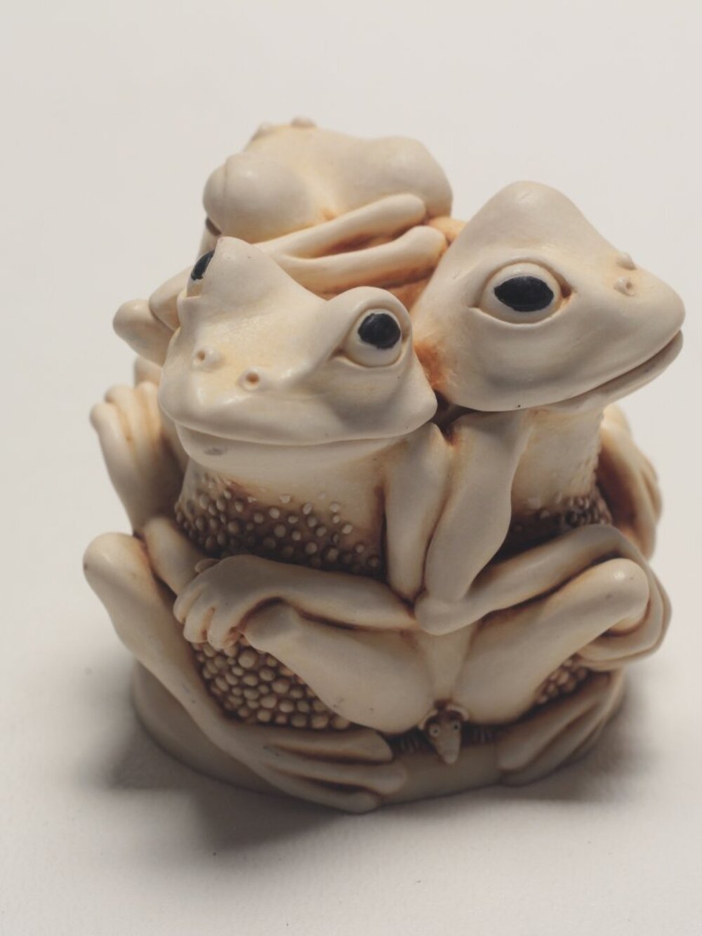 HARMONY KINGDOM TONGUE AND CHEEK FROGS 1994 ENGLAND CRUSHED MARBLE TRINKET BOX